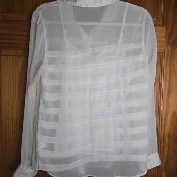 Elle Cream Satin Peter Pan collar button down shirt Size Small - Picture 2 of 4